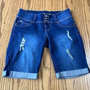 YMI Denim Low-rise cut-off shorts, distressed-look, Sz 7 Small